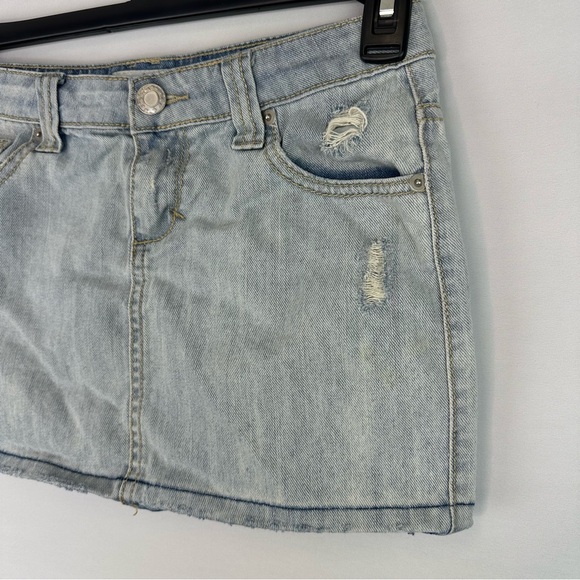 SO Women's Distressed Light Wash Denim Mini Skirt - Picture 4 of 9